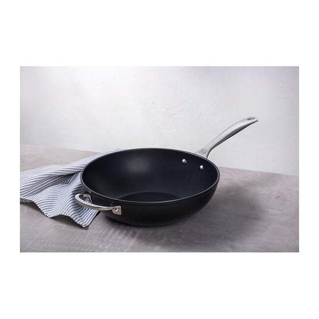 Wok vs. Frying Pan: Which to Use