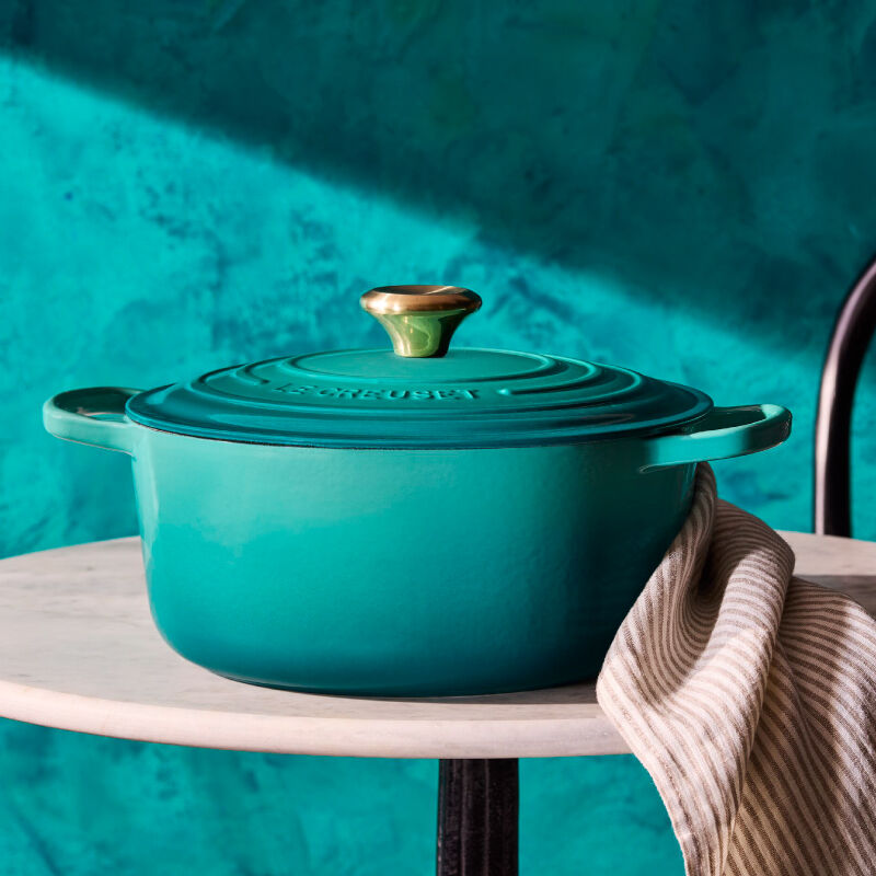 Signature Round Dutch Oven | Le Creuset®