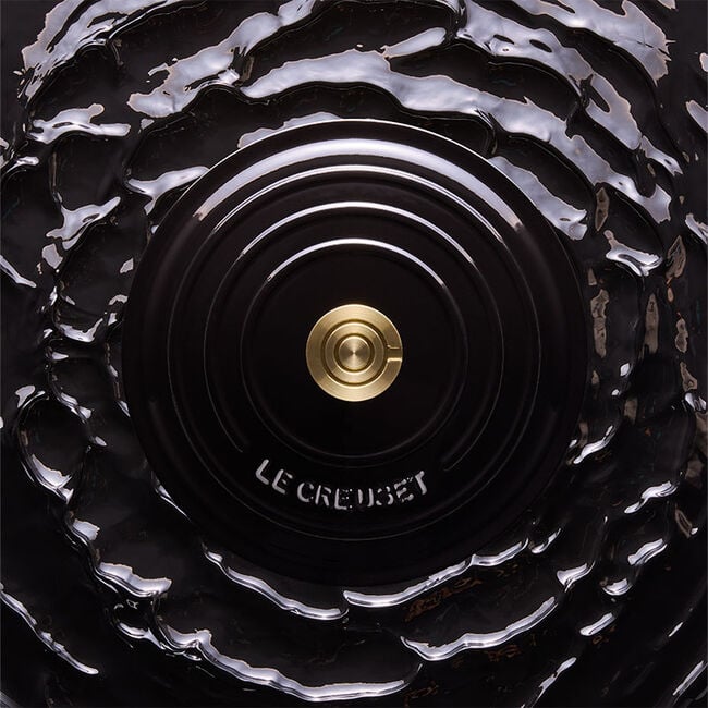 Signature Round Dutch OvenOnyx, view 3