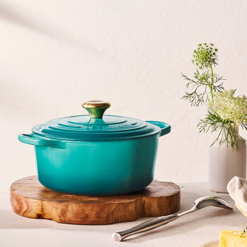 Signature Round Dutch Oven | Le Creuset®