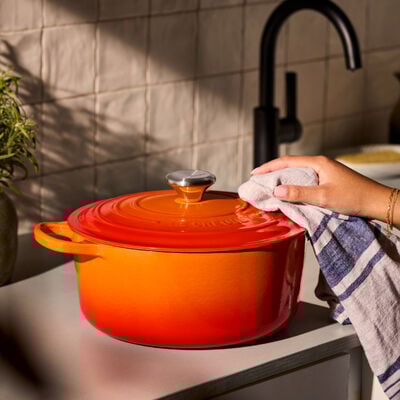 Signature Round Dutch Oven