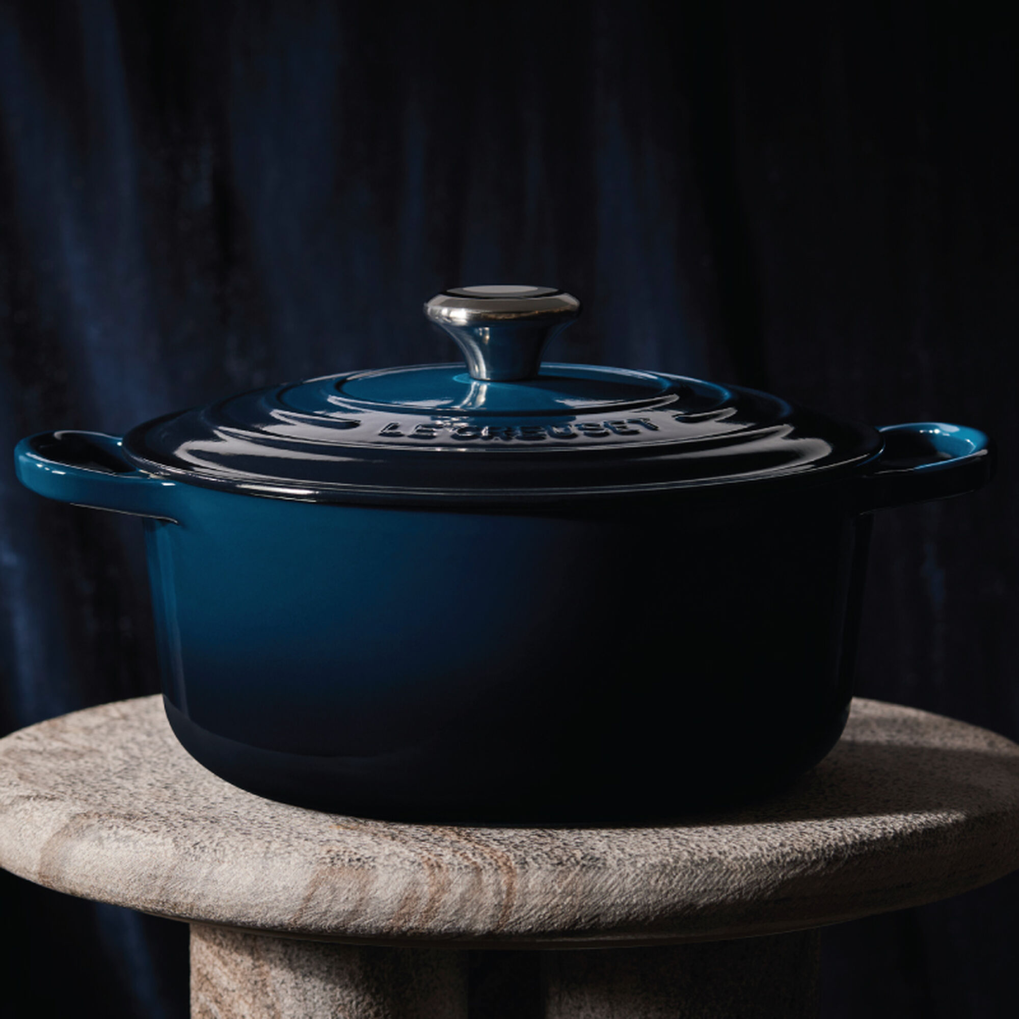 Signature Round Dutch Oven - Nuit, 5 1/2 qt.