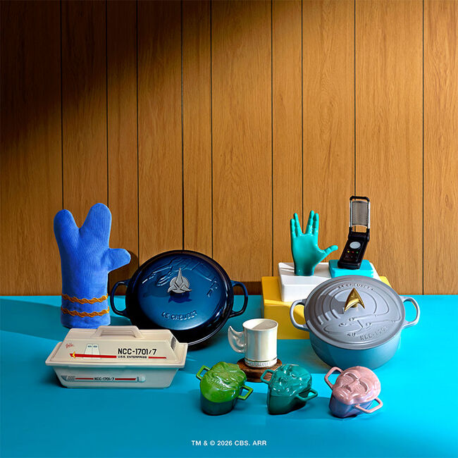 Star Trek Collection Enterprise Round Dutch Oven with Starfleet Delta Knob, view 2