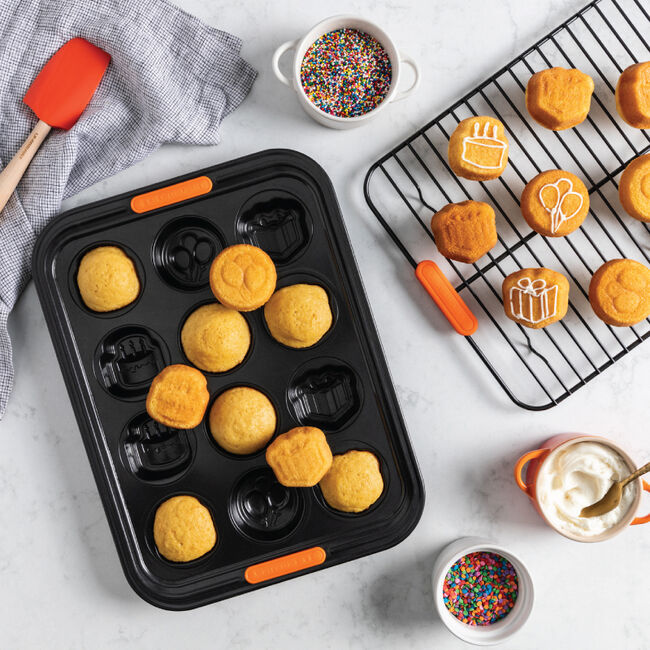 Non-stick Metal Bakeware Celebration Cakelet Pan, view 1