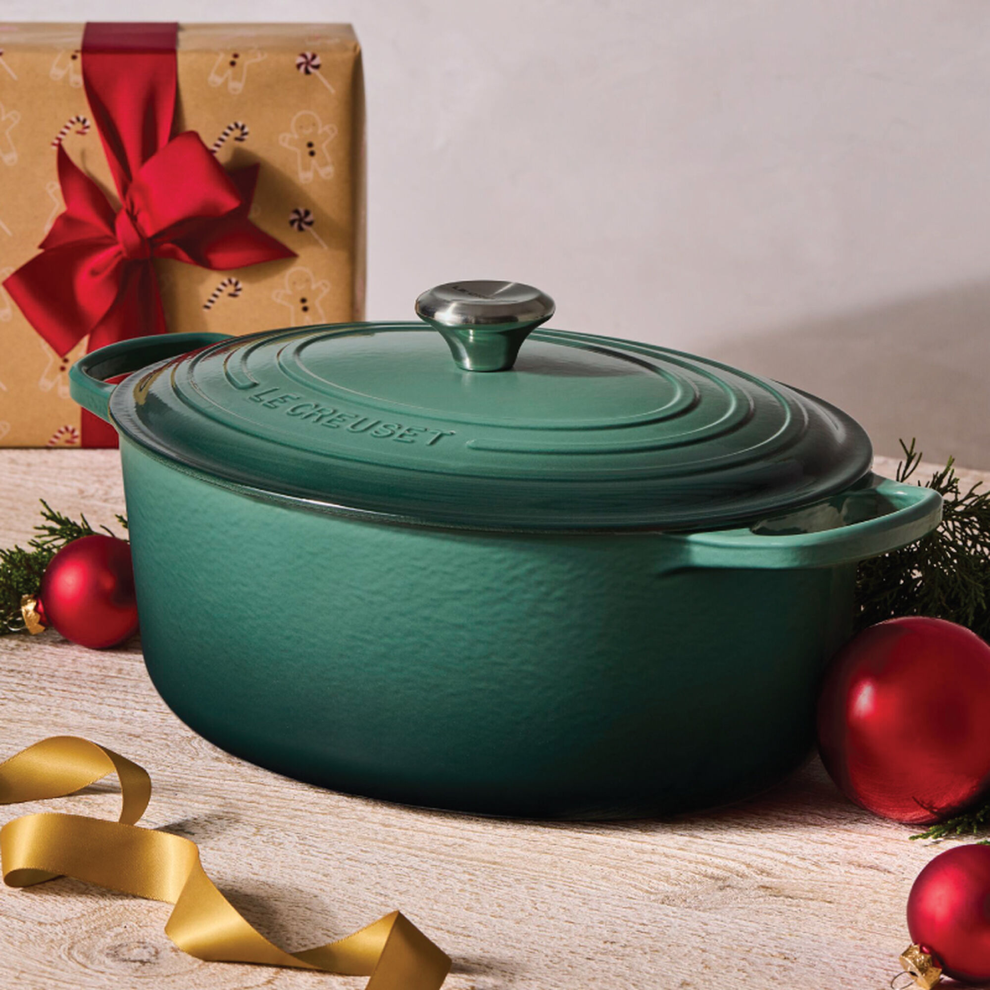 Signature Oval Dutch Oven - Artichaut, 8 qt.