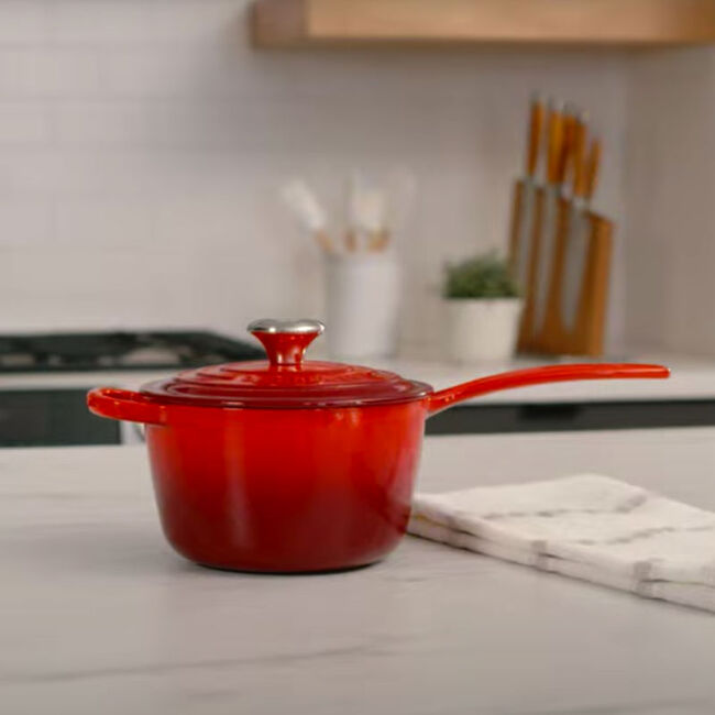 https://www.lecreuset.com/dw/image/v2/BDRT_PRD/on/demandware.static/-/Sites-le-creuset-master/default/dw2b8afc10/images/cat_saucepans/sig_saucepan_thb_video.jpg?sw=650&sh=650&sm=fit