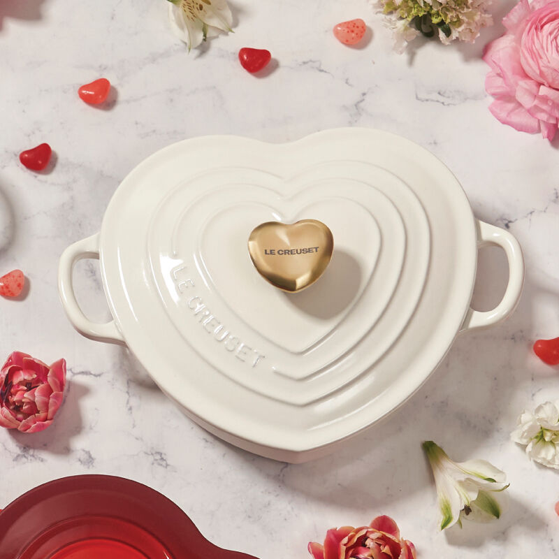 Shallow Heart Cocotte with Light Gold Heart Knob | Le Creuset®