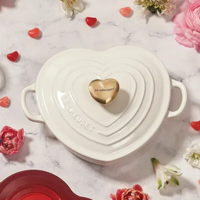 Shallow Heart Cocotte with Light Gold Heart Knob Shallow Heart Cocotte with Light Gold Heart Knob