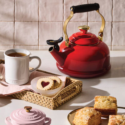 Classic Whistling Kettle with Light Gold Heart Knob