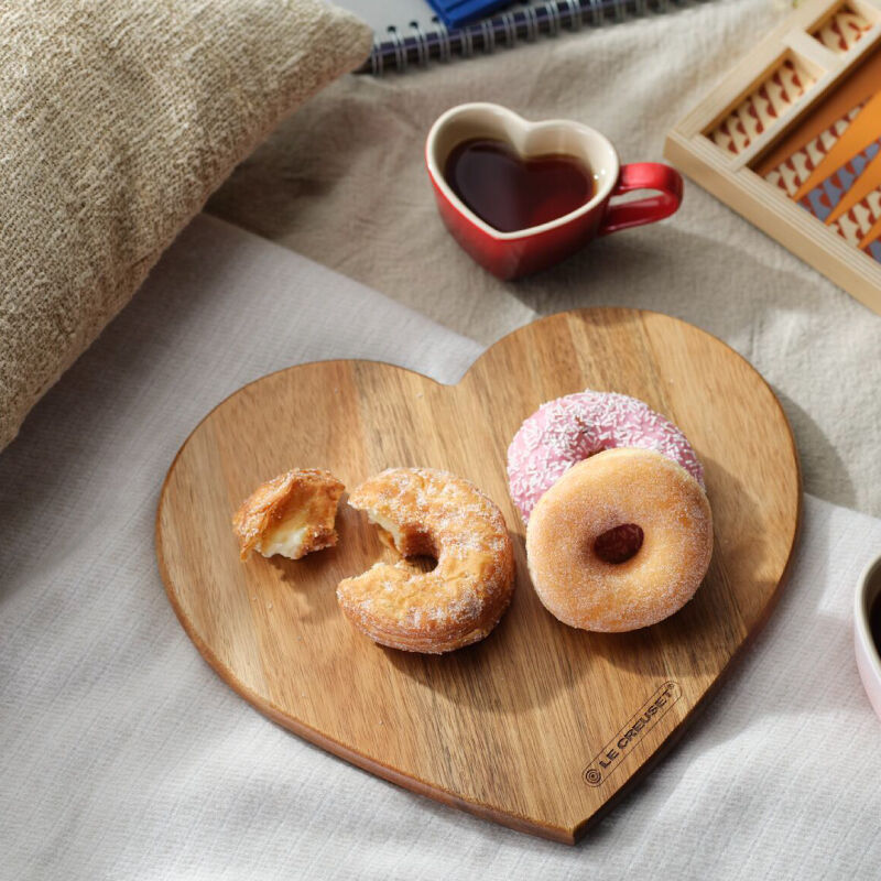 Heart Acacia Wood Serving Board | Le Creuset®