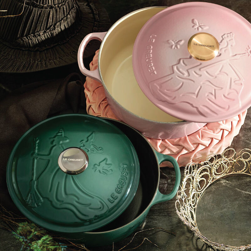 Wicked Collection Elphaba Embossed Signature Round Dutch Oven | Le
