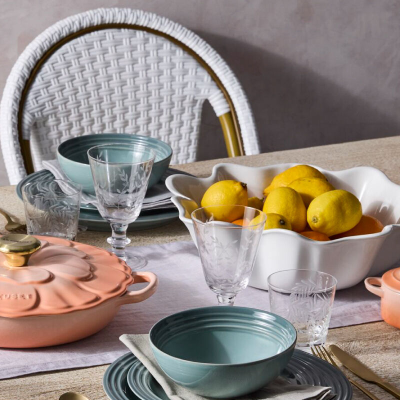 Iris Collection Serving Bowl | Le Creuset®