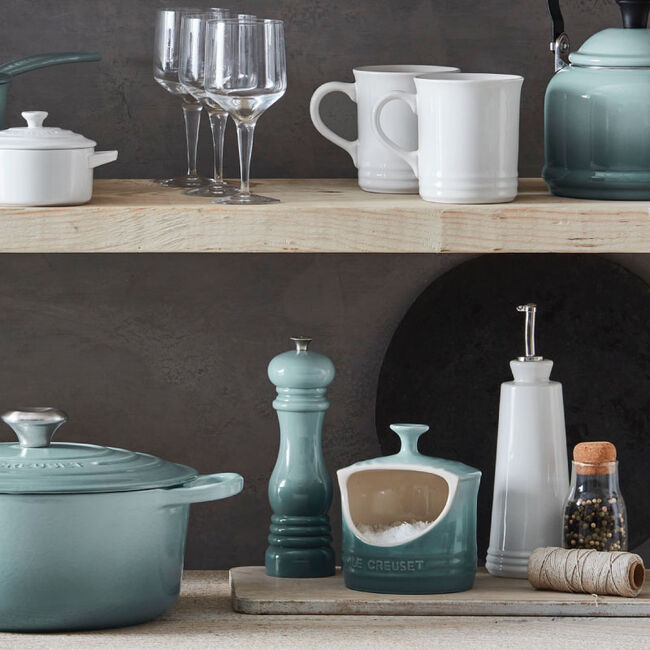 https://www.lecreuset.com/dw/image/v2/BDRT_PRD/on/demandware.static/-/Sites-le-creuset-master/default/dw6246c1a5/images/cat_tabletop/salt_crock_g4.jpg?sw=650&sh=650&sm=fit