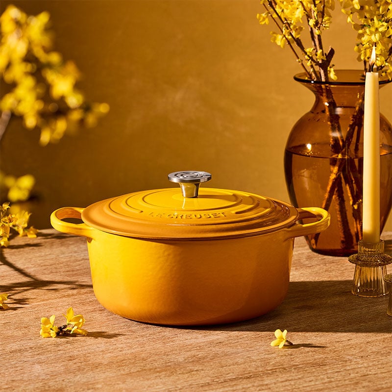 Signature Round Dutch Oven | Le Creuset®