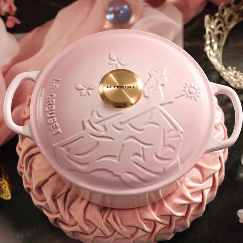 Wicked Collection Glinda Embossed Signature Round Dutch Oven | Le