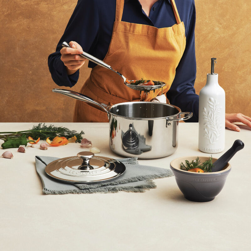 ル・クルーゼ Stainless Steel Saucepan | Le Creuset®