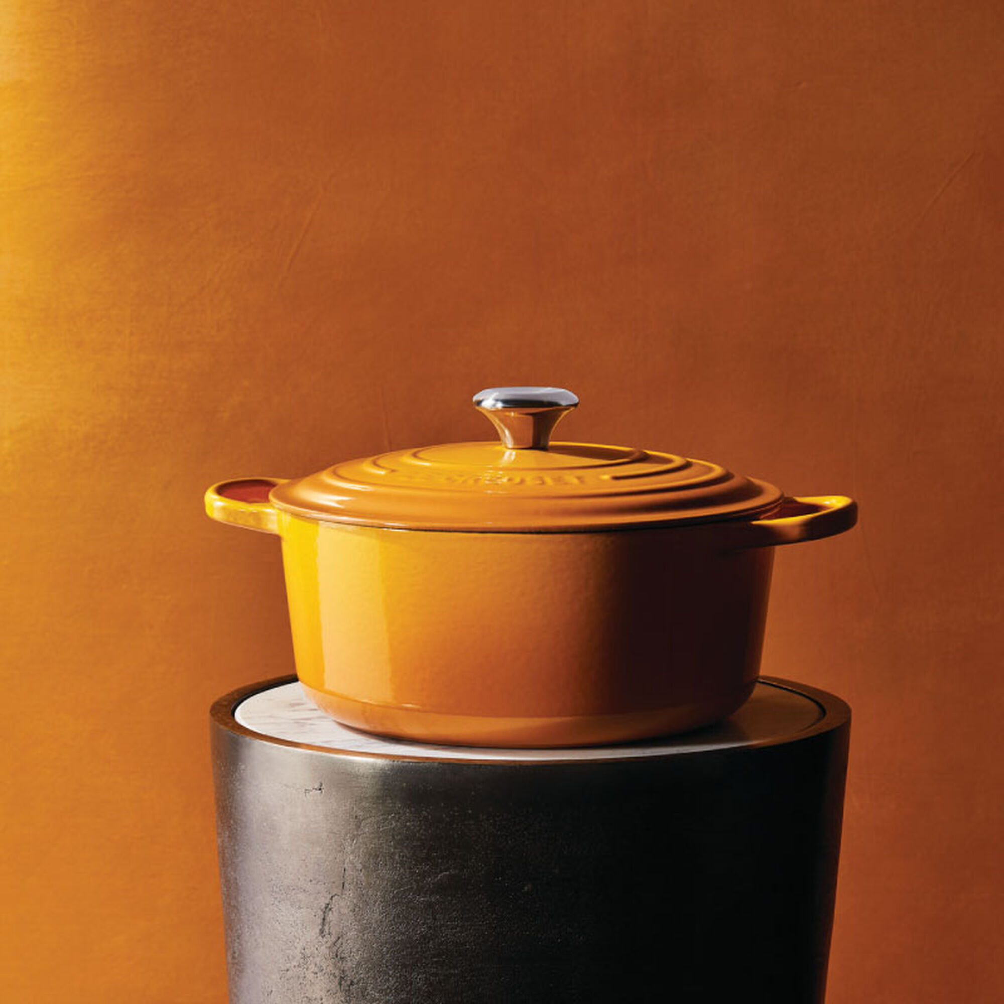 Signature Round Dutch Oven - Nectar, 5 1/2 qt.
