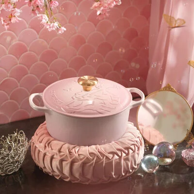 Wicked Collection Glinda Embossed Signature Round Dutch Oven Wicked Collection Glinda Embossed Signature Round Dutch Oven