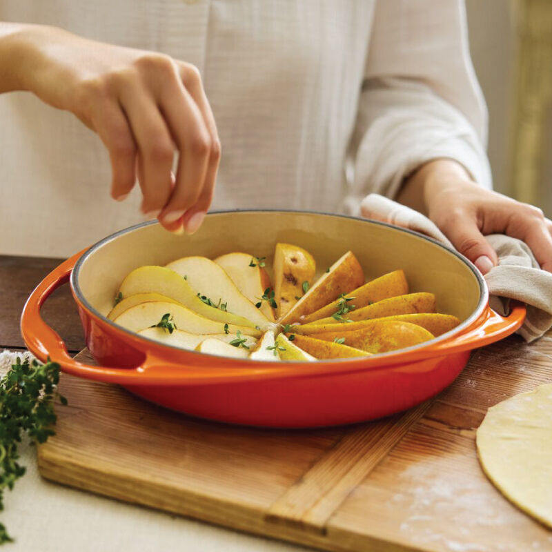 ル・クルーゼ タタン鍋 Traditional Round Tarte Tatin Dish | Le Creuset®