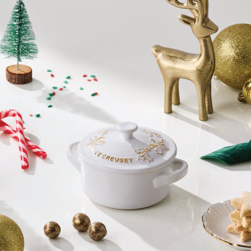 Holly Collection Gold Applique Mini Round Cocotte | Le Creuset®