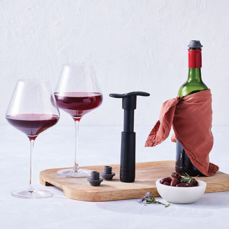 Le Creuset Wine Pump + 3 Stoppers