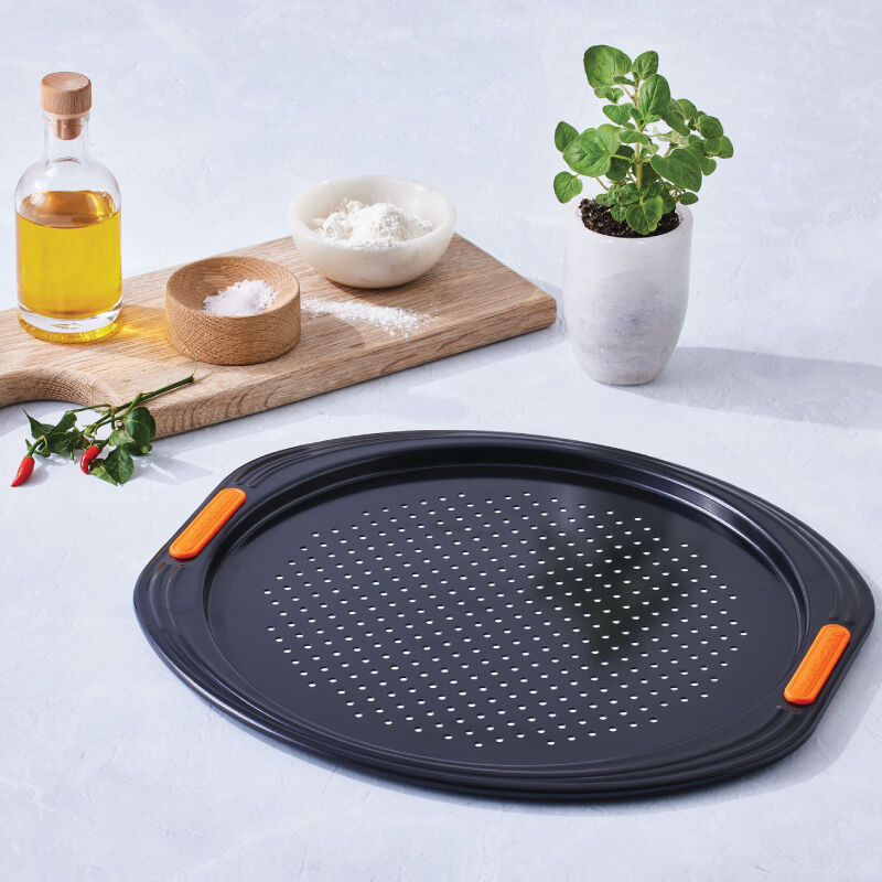 Non-stick Metal Bakeware Pizza Pan | Le Creuset®