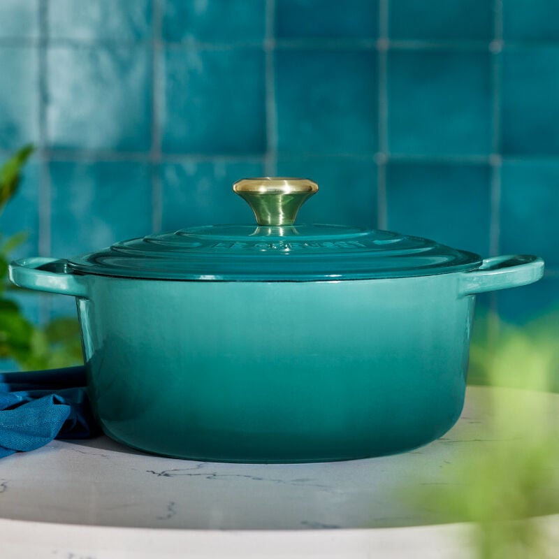 Signature Round Dutch Oven | Le Creuset®