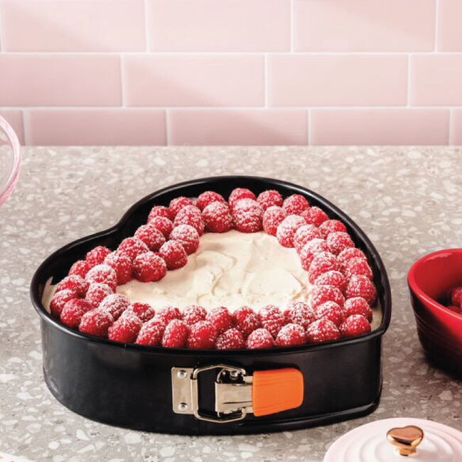 Non-stick Metal Bakeware Heart Springform Pan