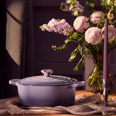 Signature Round Dutch Oven