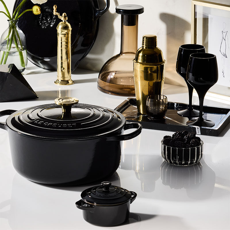 Signature Round Dutch Oven | Le Creuset®