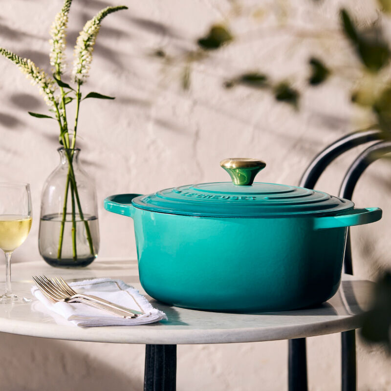 ル・クルーゼ Signature Round Dutch Oven | Le Creuset®