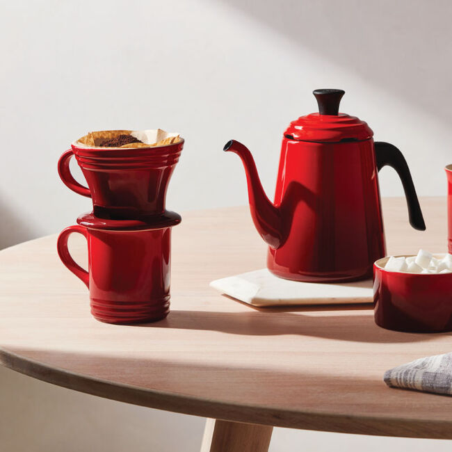 https://www.lecreuset.com/dw/image/v2/BDRT_PRD/on/demandware.static/-/Sites-le-creuset-master/default/dwa9a135e9/images/cat_serveware/mugs/pg20191-g2.jpg?sw=650&sh=650&sm=fit