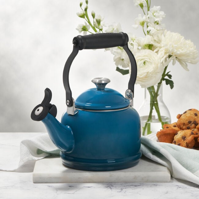 Demi Kettle Le Creuset® Official Site
