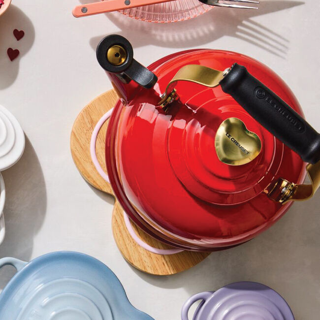 Classic Whistling Kettle with Light Gold Heart Knob, view 2