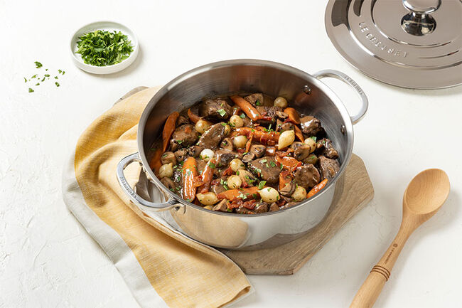 https://www.lecreuset.com/dw/image/v2/BDRT_PRD/on/demandware.static/-/Sites-le-creuset-master/default/dwbf275612/images/cat_recipes/BeefBourguinonRondeau.jpg?sw=650&sh=650&sm=fit