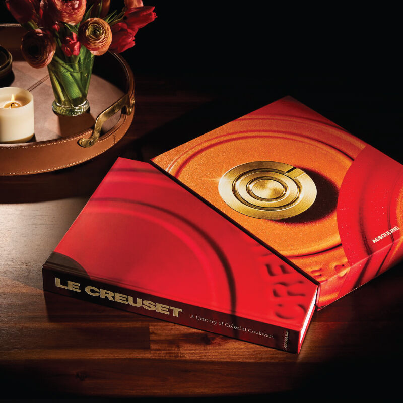 LE CREUSET アスリーヌブック　鍋ツマミ Le Creuset: A Century of Colorful Cookware by Assouline Books | Le
