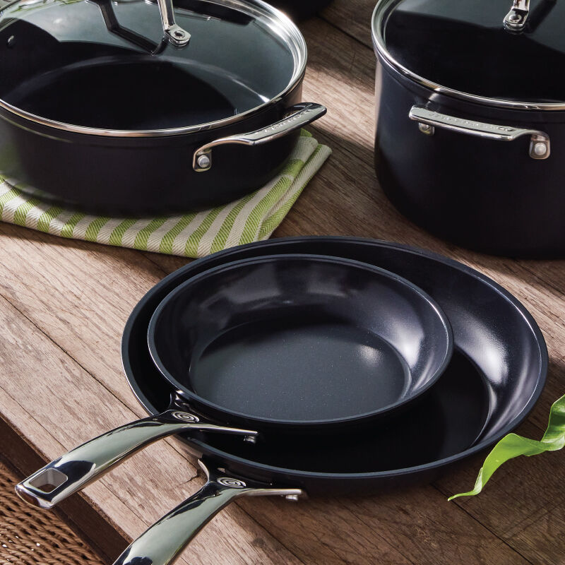 Le Creuset 22cm ノンスティックフライパン Essential Non-stick Ceramic Fry Pan | Le Creuset®