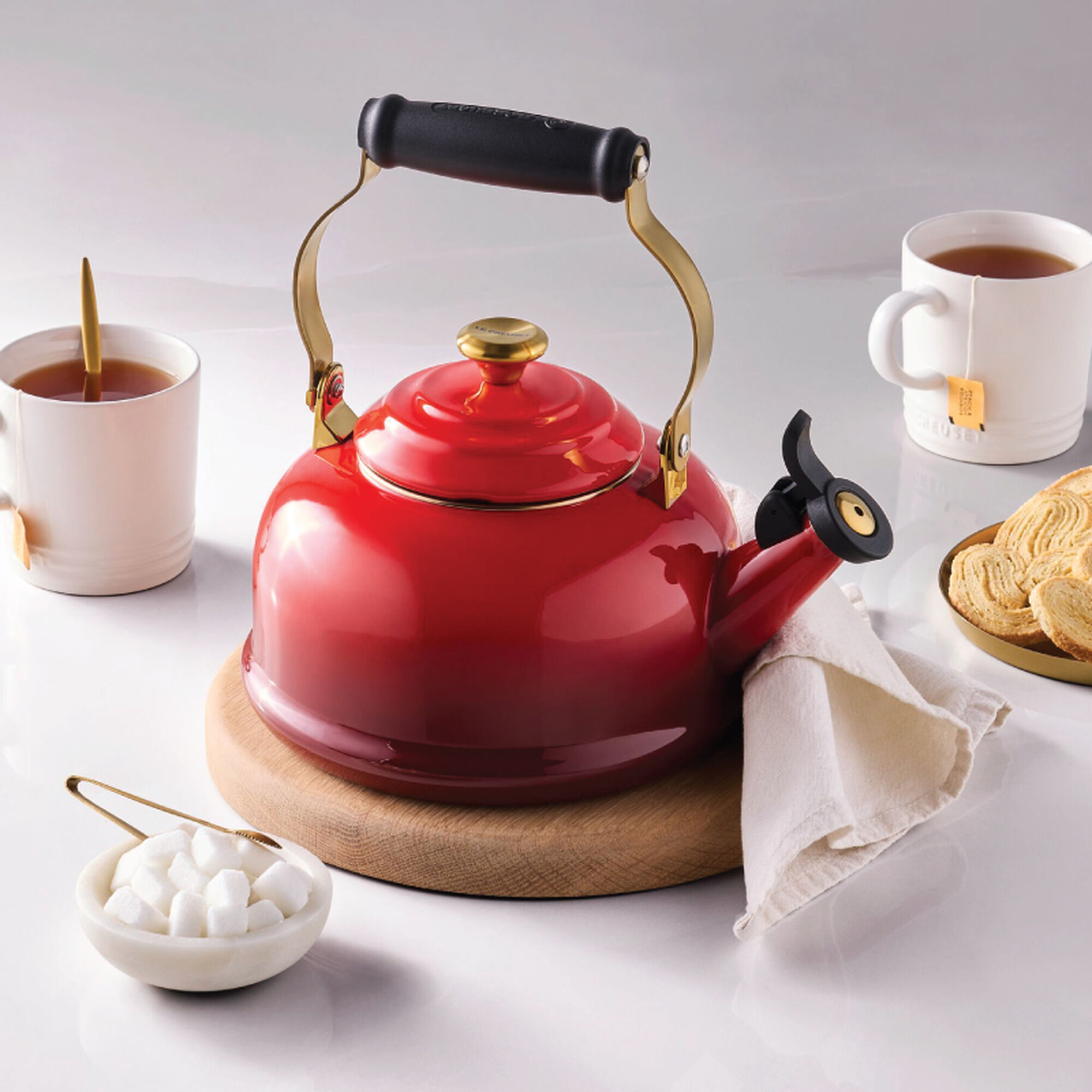 Classic Whistling Kettle - Cerise