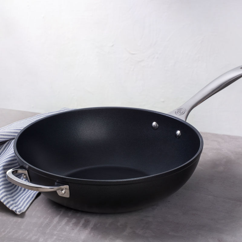 Le Creuset テフロン加工プロフライパン 12インチ 並行輸入 Toughened Non-stick PRO Stir-Fry Pan | Le Creuset®