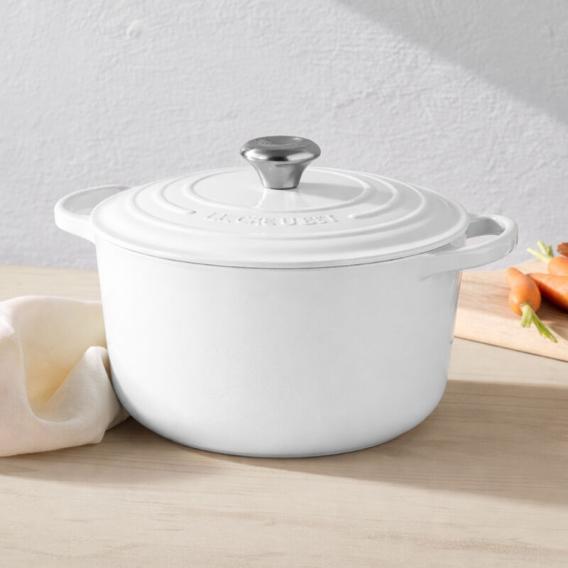 Signature Round Deep Oven | Le Creuset®