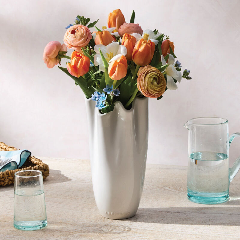 イマン　イリス　キャセロール Iris Collection Ruffle Vase | Le Creuset®