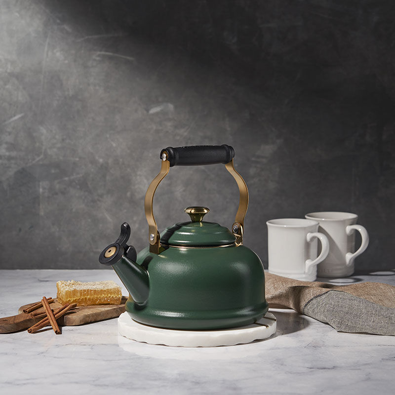 Classic Whistling Kettle | Le Creuset®