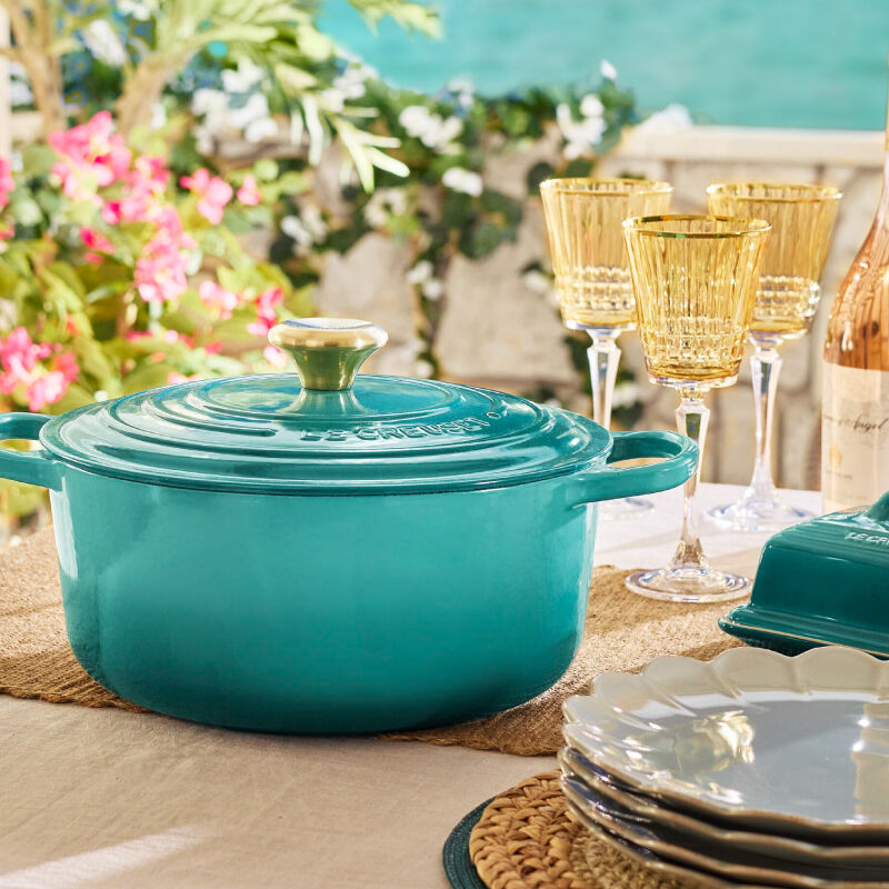 Signature Round Dutch Oven | Le Creuset®