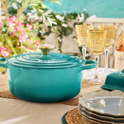 Signature Round Dutch Oven