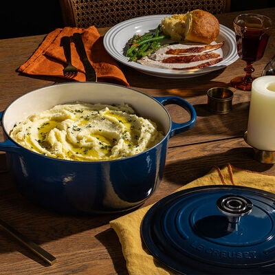 Signature Round Dutch Oven