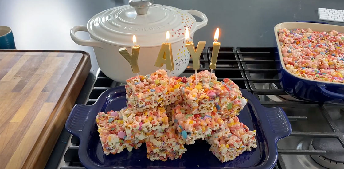 Dutch Oven Popcorn in the Signature Round Dutch L’OVEn Le Creuset