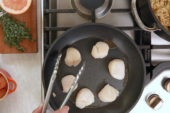 scallops in a non-stick fry pan