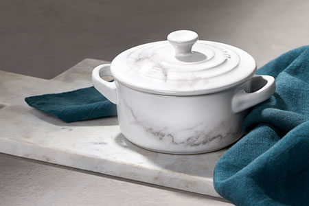 mini cocotte with a marble pattern