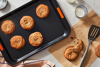 links to listings of cookie, cake and muffin pans