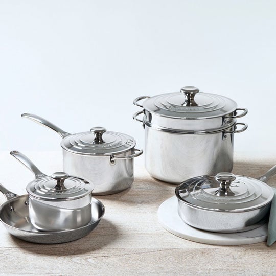 https://www.lecreuset.com/on/demandware.static/-/Sites-LeCreuset-Library/default/dw5aa2f6ea/images/blog/tips-techniques/10-best-gifts/10-piece-Stainless-Steel-Set-540x540.jpg